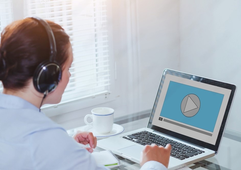 customer rep watching a video