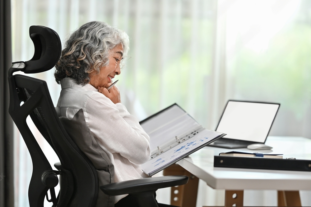woman reviewing a chat