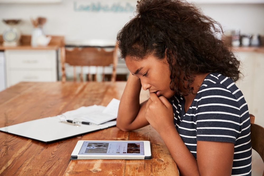 black woman scrolling social media